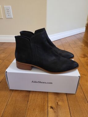 Brand New Aldo Gweria Women's US 11 Black Suede Low-Profile Ankle Boots With Box